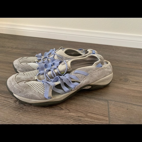 Shoes - Picture 7 of 9